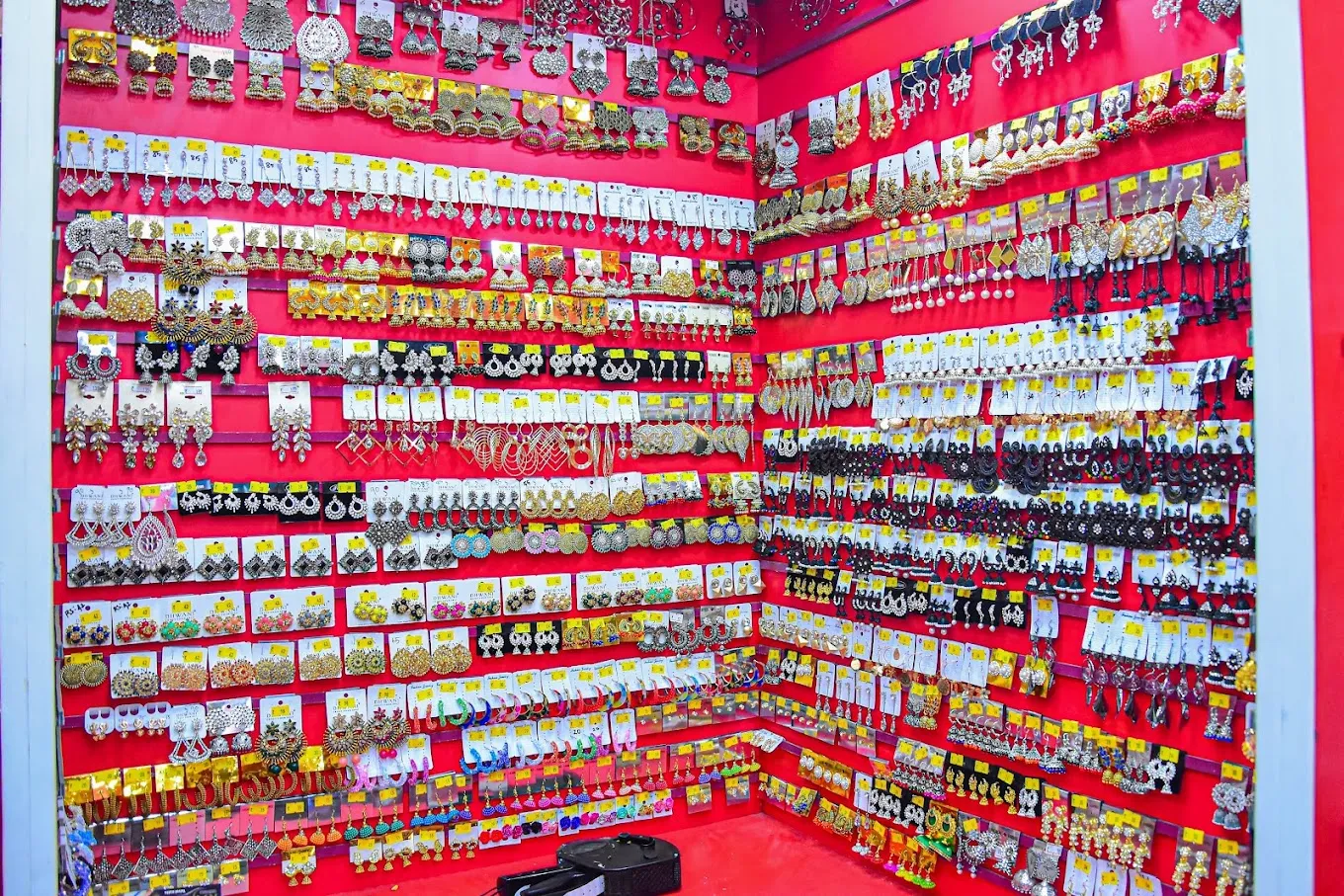 Henshika Fancy Store